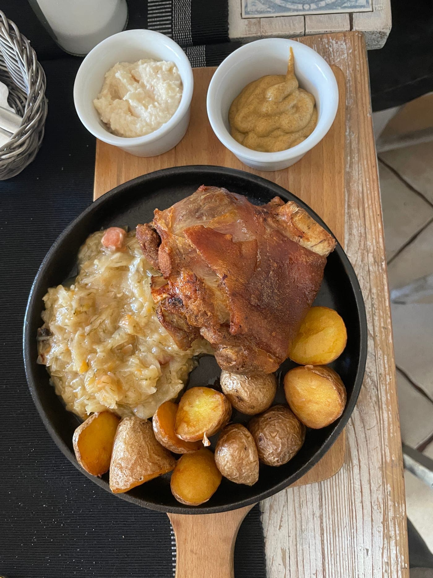 Golonka with sauerkraut and roasted potatoes